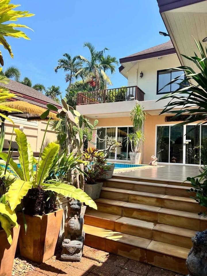 3 Beds 3 Baths - House