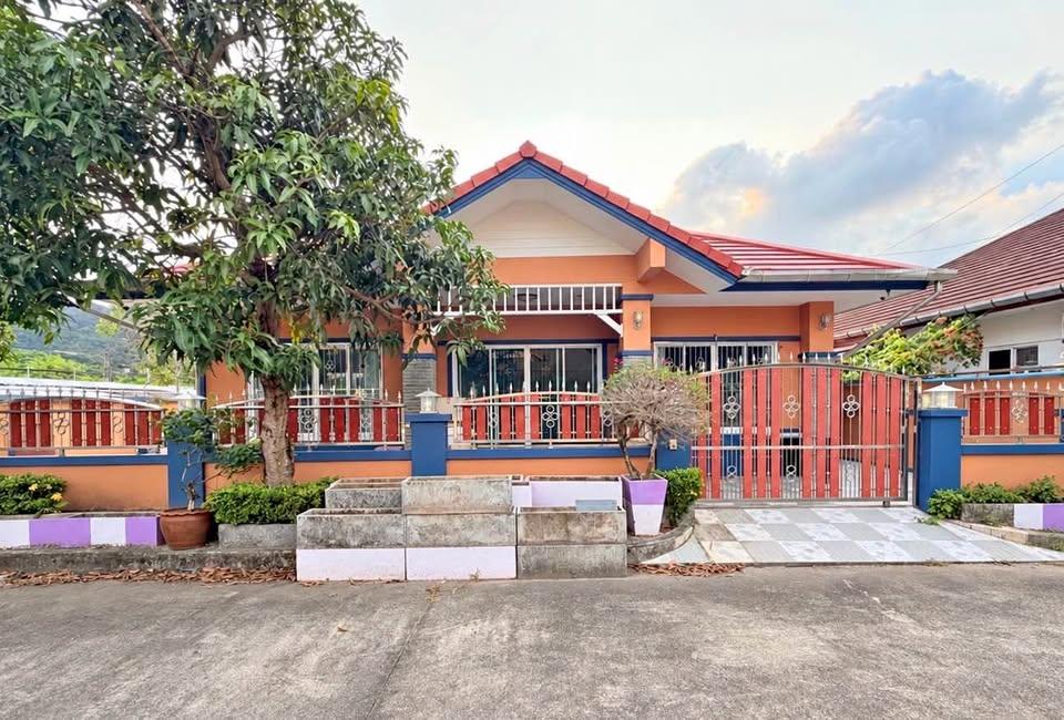 2 Beds 3 Baths - House