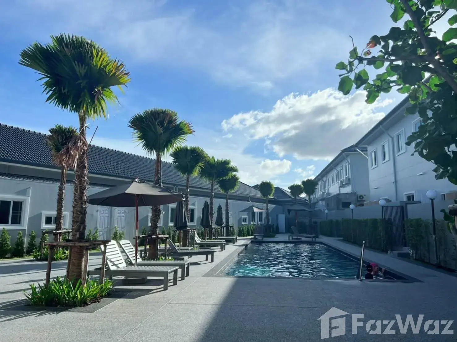 3 спальни Таунхаус в аренду в The Rich Villas