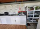 Bölgede geniş, sessiz, çitlerle çevrili bir arsa üzerinde kiralık 1 odalı daire — fotoğraf 3