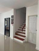 Двухэтажный угловой таунхаус в Villa Tharathong 7, 3 спальни, 3 ванные комнаты — фото 5