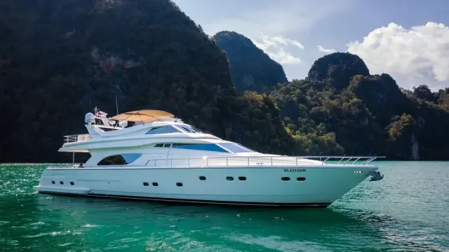 Люксовая яхта Ferretti 80