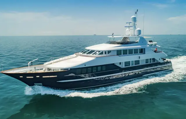 Суперяхта Heesen 129 Lady Azul
