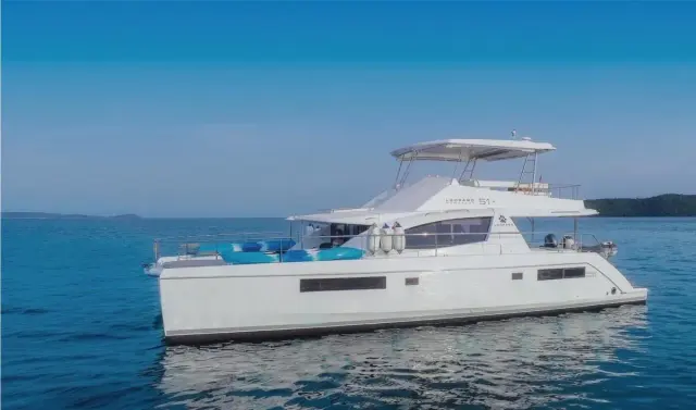 Моторный катамаран Leopard 51 (2018)