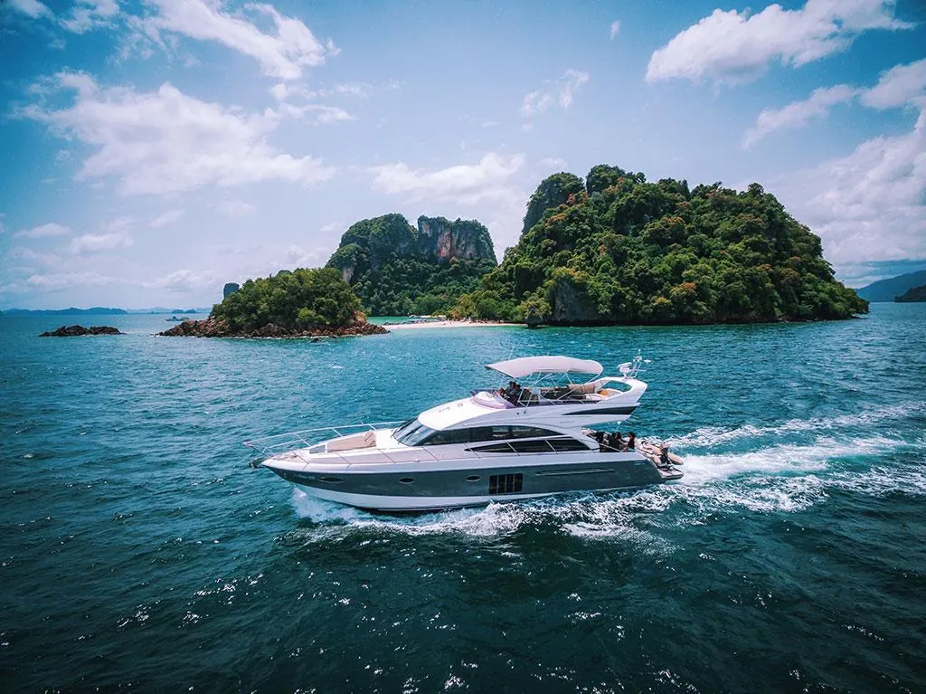 يخت فاخر Princess 60