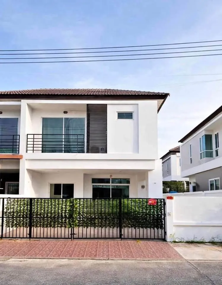 House with 3 bedrooms and 3 bathrooms