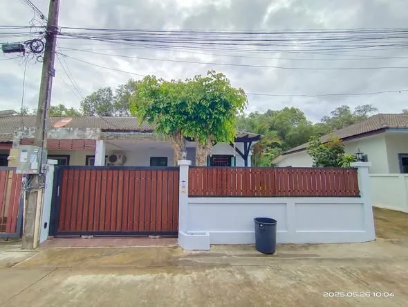 Rumah di untuk disewa di kawasan Chalong bersebelahan pusat kecergasan dan pusat beli-belah Robinson