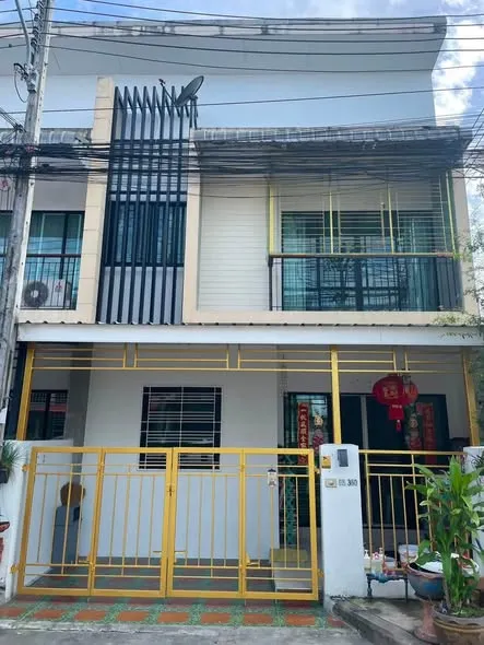Двухэтажный угловой таунхаус в Villa Tharathong 7, 3 спальни, 3 ванные комнаты